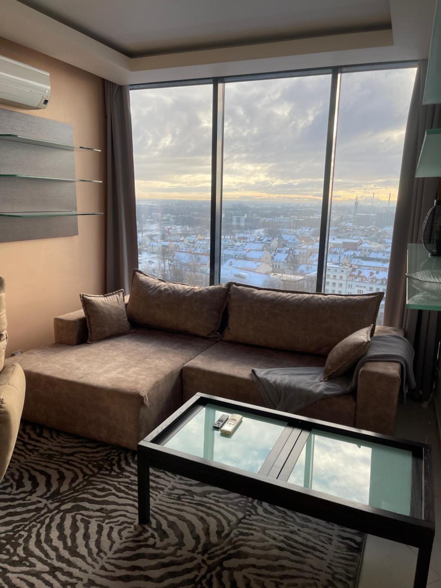 Sky-scraper Apartment *